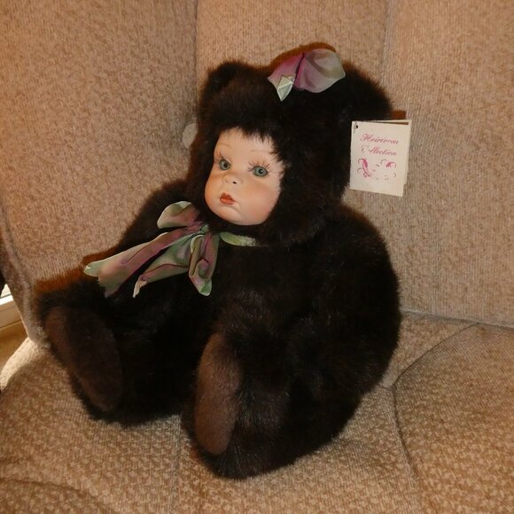 Vintage Porcelain Doll Face Musical Bear Heirloom Collections Signed 1996 - Picture 2 of 16